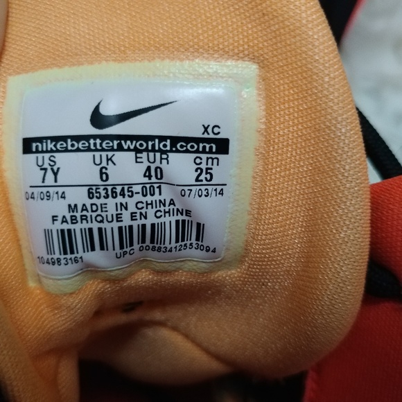 Nike Youth Lebron James Sneakers - Picture 8 of 8